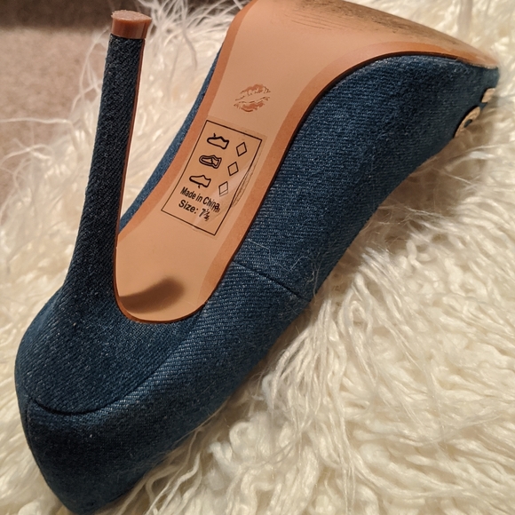 Jean Pumps - Picture 5 of 5